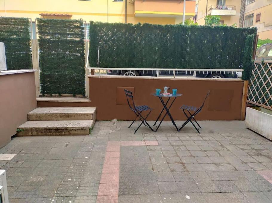 Gemelli Holidays -2 Easy Lofts, Groundfloor With Courtyard, Mezzanine Bedroom, Baby & Pet Friendly, Near Monte Mario Station Connecting To Center In 20 Minutes, 2 Steps From Bus, Groceries, Restaurants, Park, Cycle Path - Warm Guest Care In 4 Languag מראה חיצוני תמונה