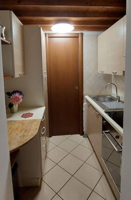 Gemelli Holidays -2 Easy Lofts, Groundfloor With Courtyard, Mezzanine Bedroom, Baby & Pet Friendly, Near Monte Mario Station Connecting To Center In 20 Minutes, 2 Steps From Bus, Groceries, Restaurants, Park, Cycle Path - Warm Guest Care In 4 Languag מראה חיצוני תמונה