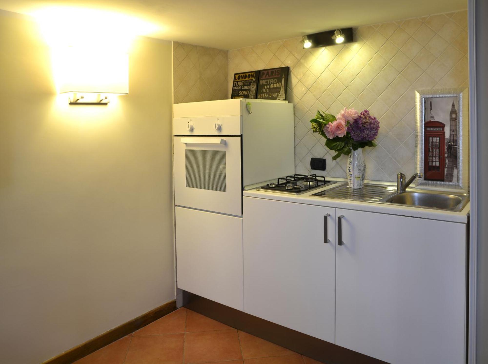 Gemelli Holidays -2 Easy Lofts, Groundfloor With Courtyard, Mezzanine Bedroom, Baby & Pet Friendly, Near Monte Mario Station Connecting To Center In 20 Minutes, 2 Steps From Bus, Groceries, Restaurants, Park, Cycle Path - Warm Guest Care In 4 Languag מראה חיצוני תמונה